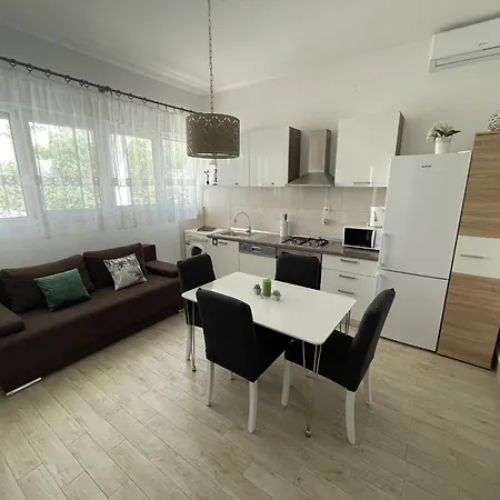 Apartment Mira